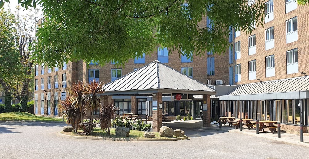 Waterloo Hub Hotel & Suites