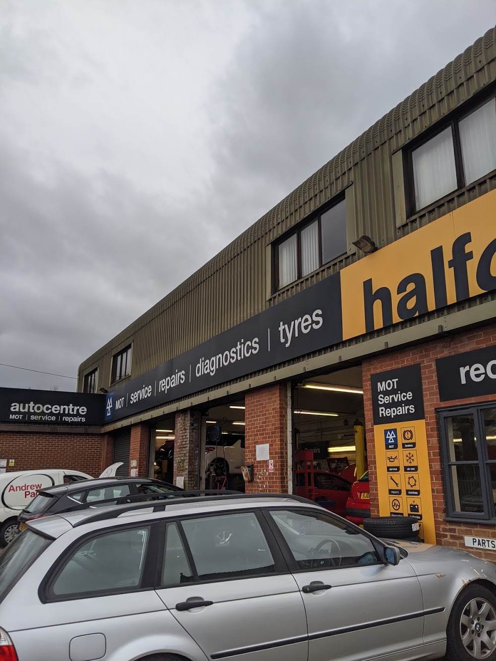 Halfords Autocentre Aldershot