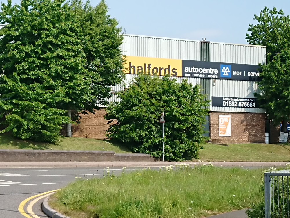 Halfords Autocentre Luton